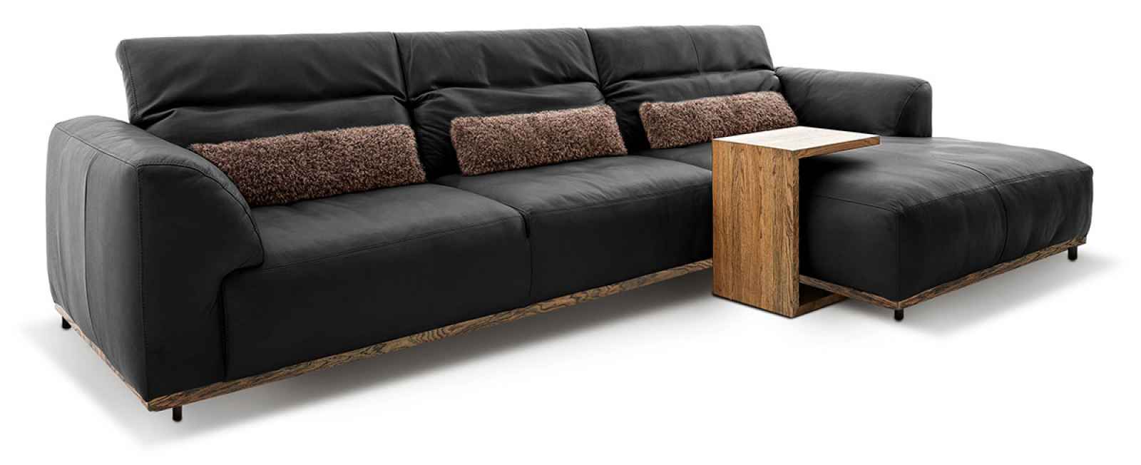 Sofa: Leder Wild Bull, Farbe black Nierenkissen: Stoff Doodle, Farbe cacao